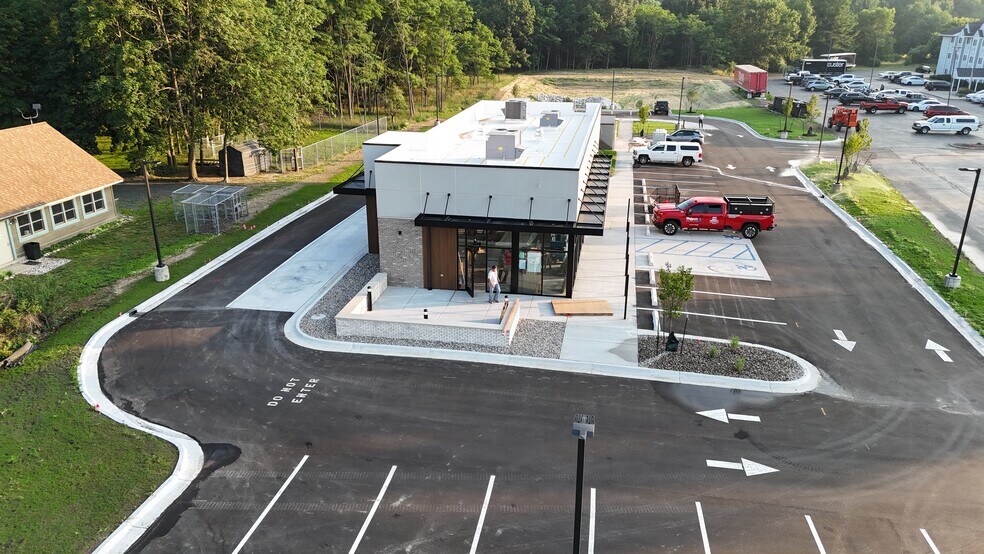 More Photos Of 200 Parkdale Ave, Manistee Fast Food For Sale