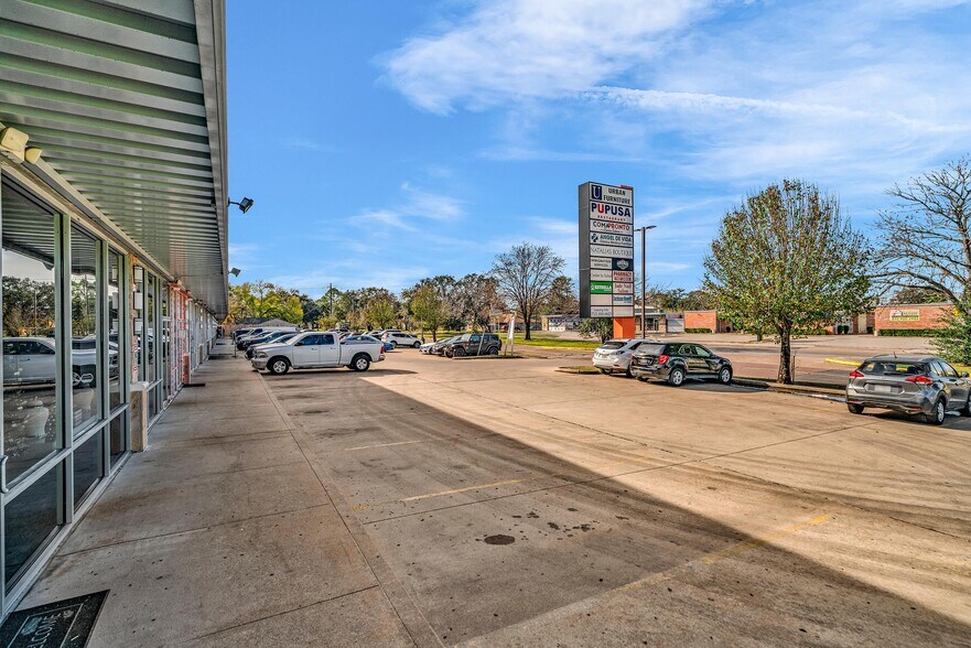 More Photos Of 7909 Hillcroft St, Houston Unknown For Lease