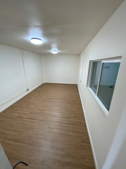 More Photos Of 149 W 31st St, Los Angeles Warehouse For Lease