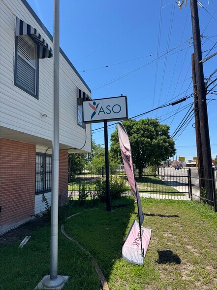 More Photos Of 1907 Goliad Rd, San Antonio Freestanding For Lease