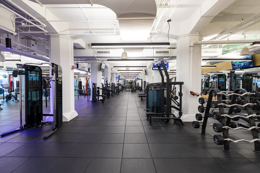 More Photos Of 600 W Chicago Ave, Chicago Office For Lease