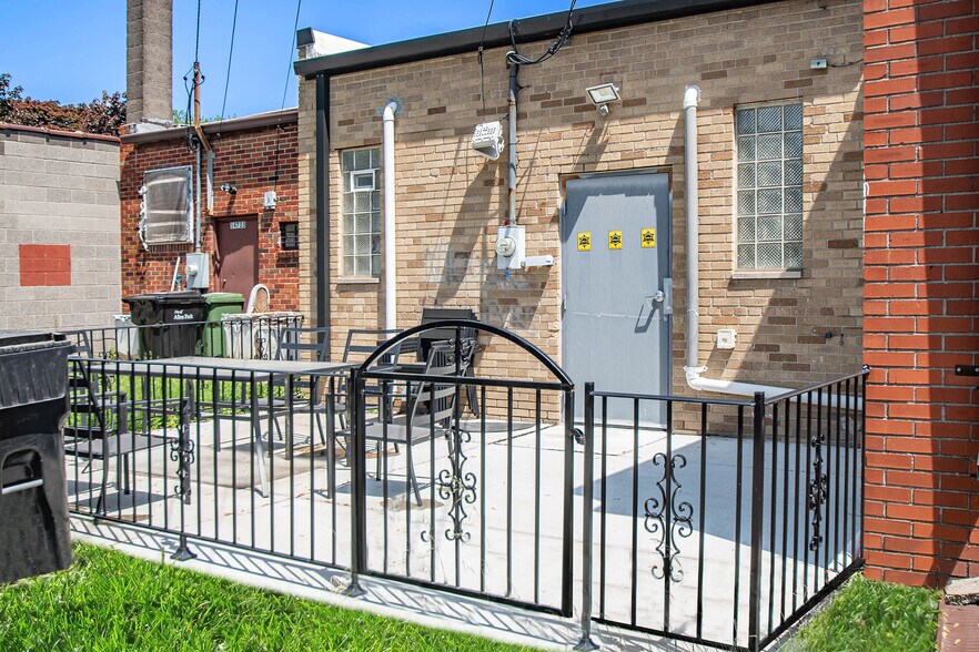 More Photos Of 14729 Champaign Rd, Allen Park Storefront Retail Office For Lease