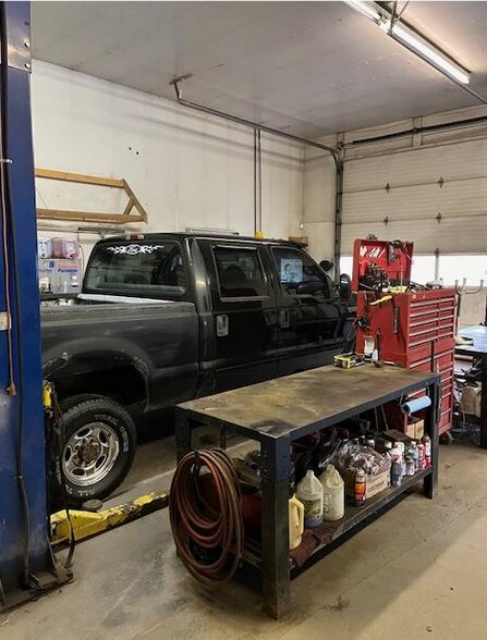 More Photos Of 3313 Seneca Tpke, Canastota Service For Lease