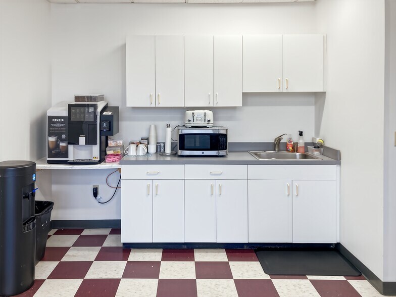 More Photos Of 44 Bearfoot Rd, Northborough Coworking Space
