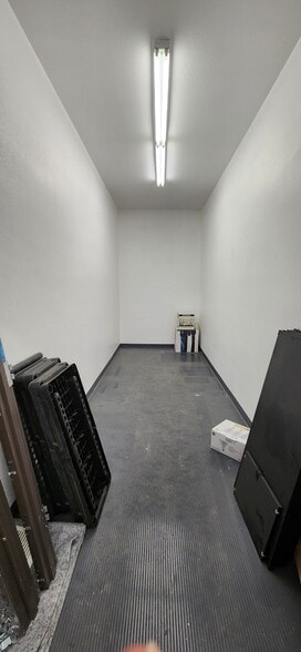 More Photos Of 1709 Stocker St, North Las Vegas Warehouse For Lease