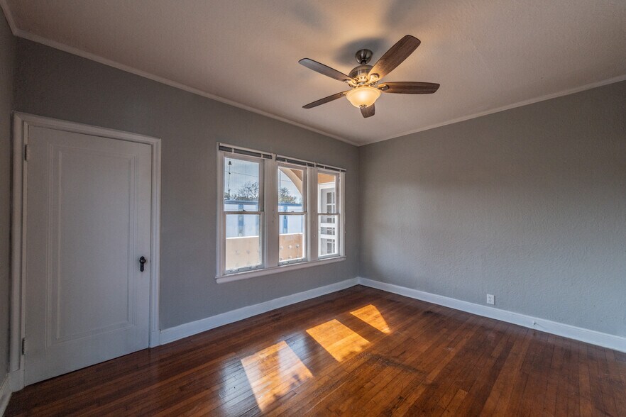 More Photos Of 403 W Hollywood Ave, San Antonio Apartments For Sale