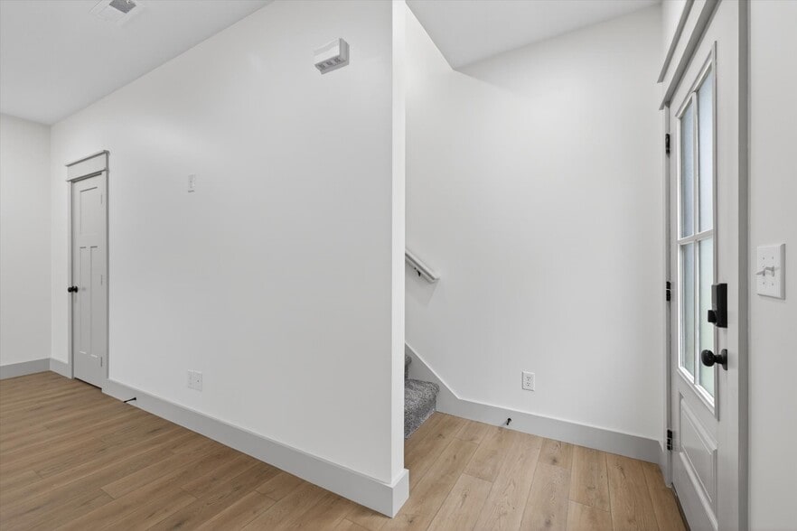 More Photos Of 326 N Jefferson St, Bloomington Apartments For Sale