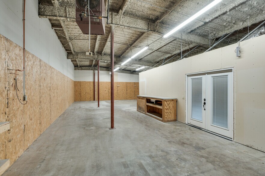 More Photos Of 3411 McNiel Ave, Wichita Falls Warehouse For Lease