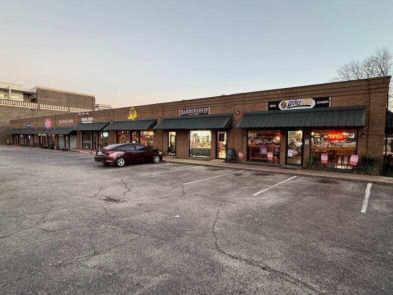 More Photos Of 190 W Main St, Lewisville General Retail For Lease