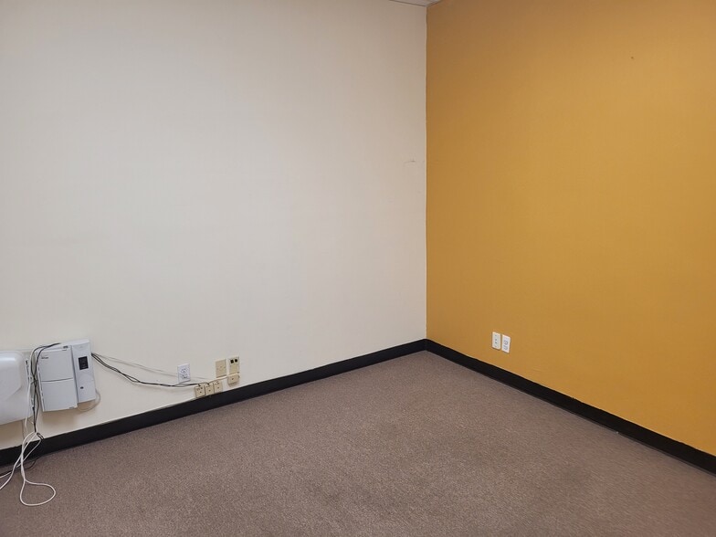 More Photos Of 11655 Queens Blvd, Forest Hills Office For Lease