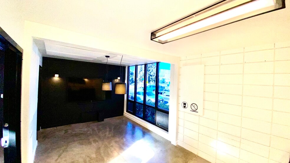 More Photos Of 216 N Tillamook St, Portland Flex For Lease