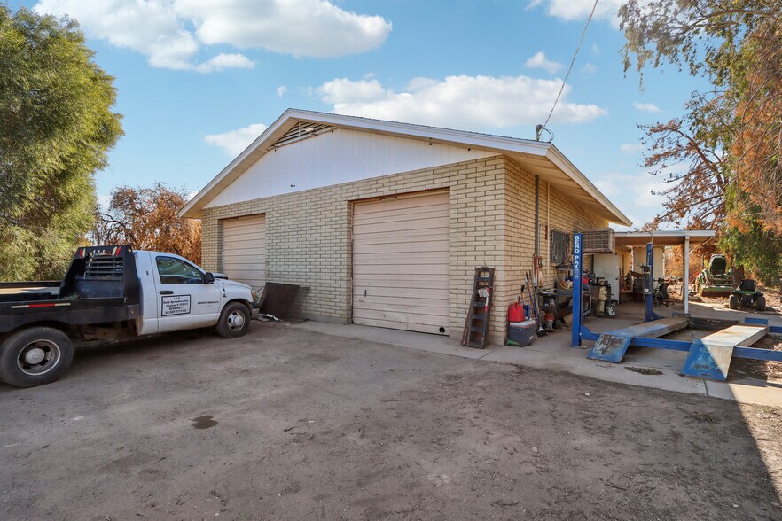 More Photos Of 15901 W Northern Ave, Litchfield Park General Retail For Sale