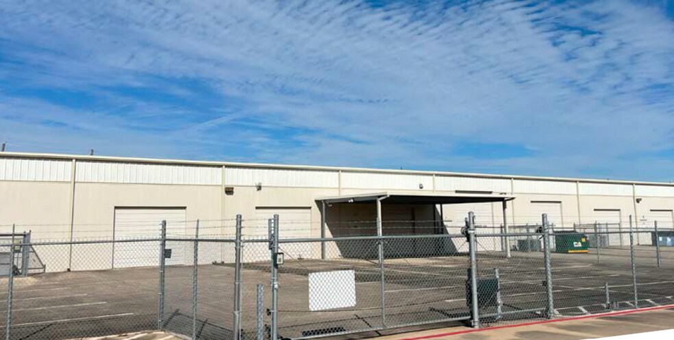 More Photos Of 3430 S Sam Houston Pkwy E, Houston Warehouse For Lease