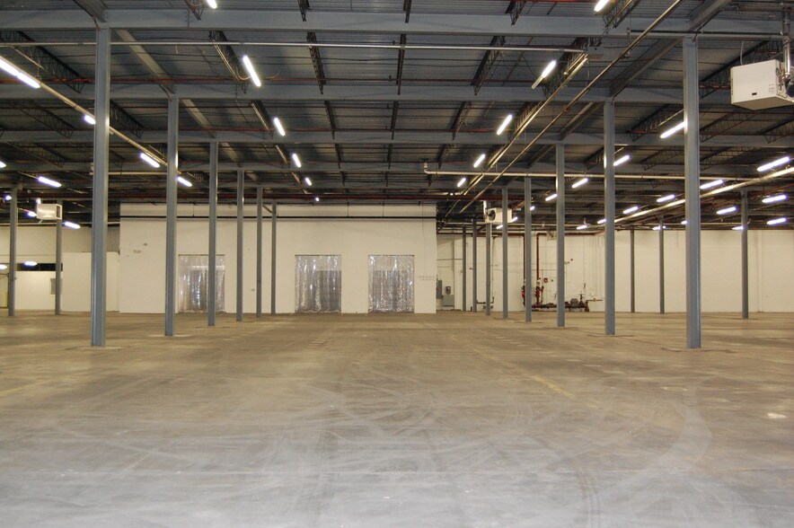 More Photos Of 15 Division St, Fairview Warehouse For Lease