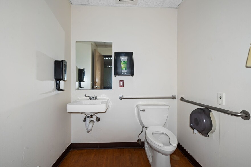 More Photos Of 4 Corwin Ct, Newburgh Medical For Sale