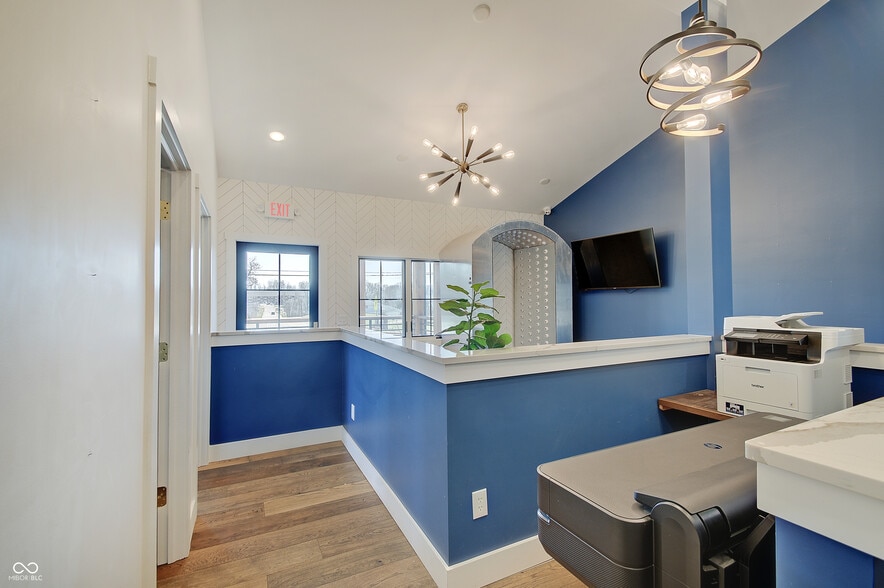 More Photos Of 1506 W Smith Valley Rd, Greenwood Office For Lease