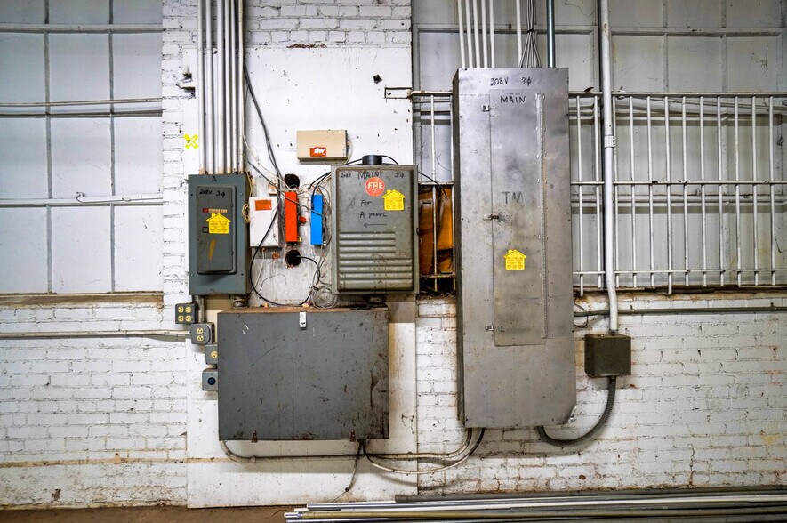 More Photos Of 8 NW 8th St, Oklahoma City Light Manufacturing For Lease