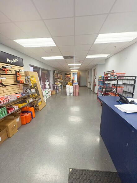 More Photos Of 10700 Gulf Fwy, Houston Warehouse For Lease