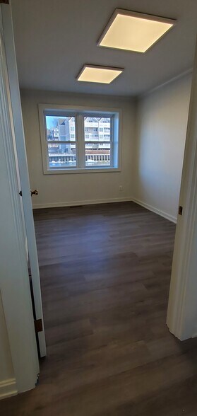 More Photos Of 99 Commerce St, Norwalk Manufacturing For Lease