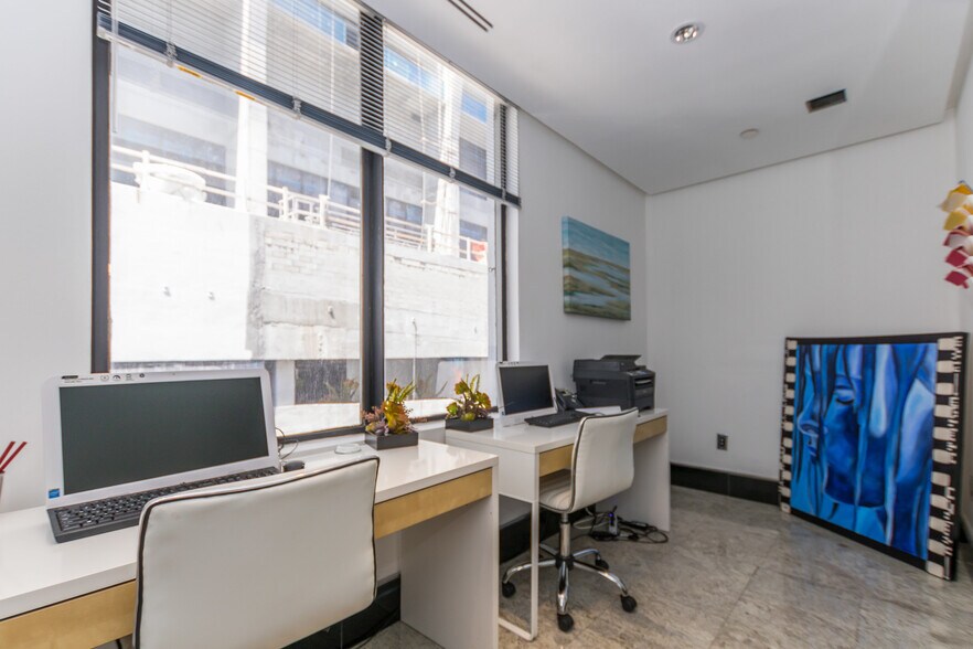 More Photos Of 1000 Brickell Ave, Miami Office For Sale