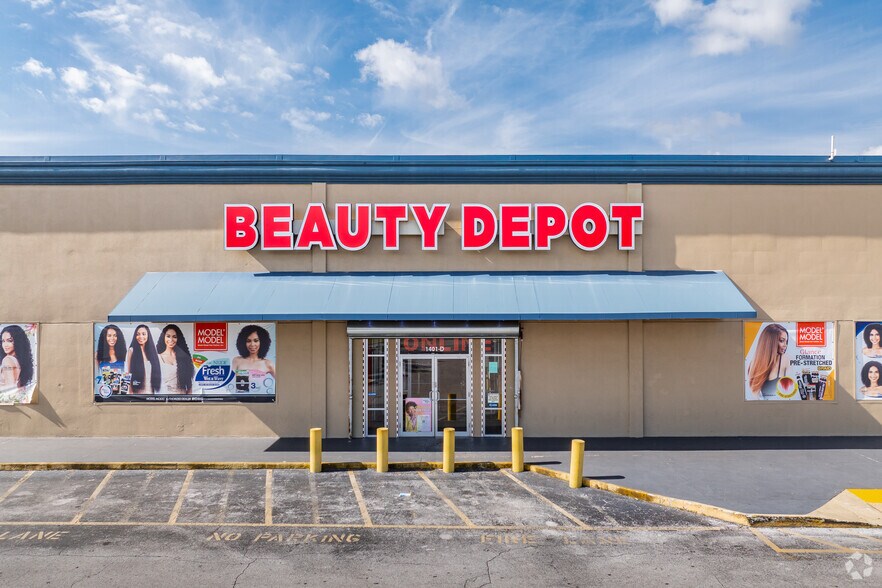 More Photos Of 1401 E Fowler Ave, Tampa Storefront For Lease