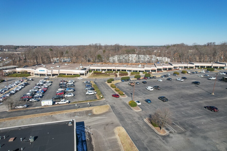 More Photos Of 3716-3728 Battleground Ave, Greensboro Unknown For Lease