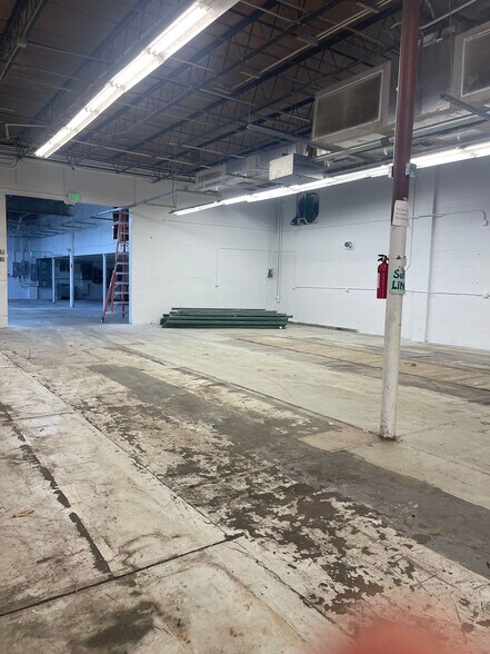 More Photos Of 5299 Saint Augustine Rd, Jacksonville Manufacturing For Lease