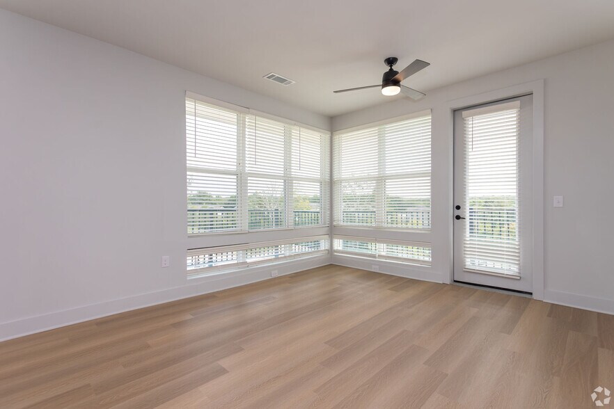 More Photos Of 930 W Mallard Creek Church Rd, Charlotte Apartments For Lease