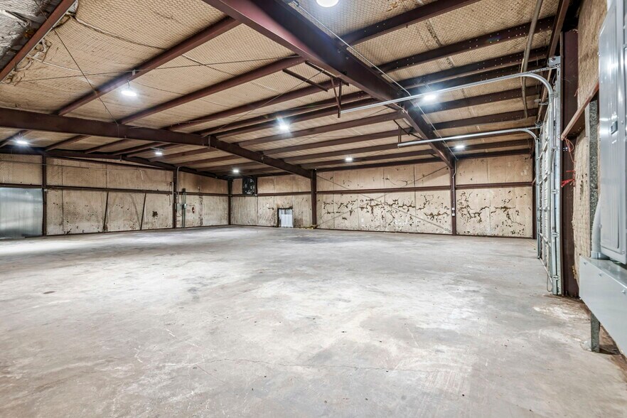 More Photos Of 25232 Hardin Store Rd, Magnolia Manufacturing For Lease