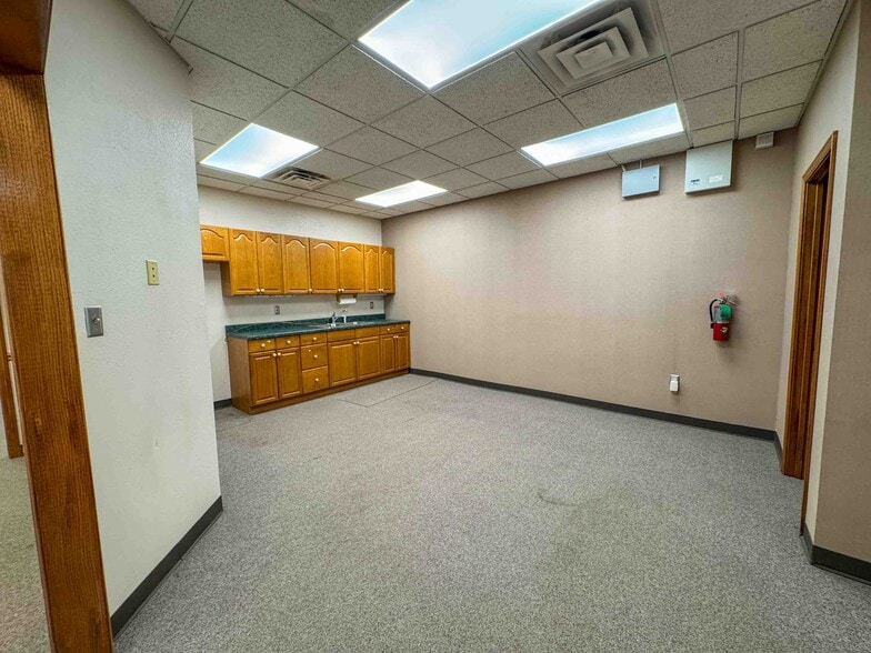 More Photos Of 2912 N Shields Blvd, Moore Manufacturing For Lease