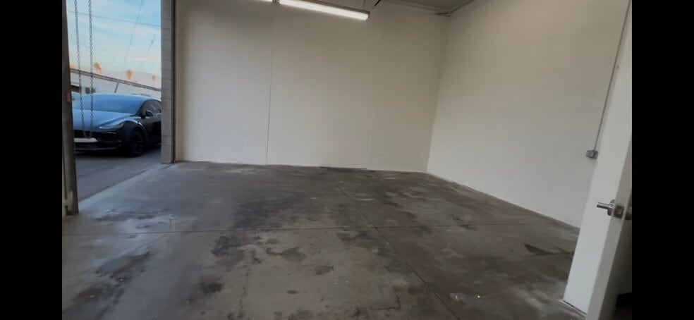 More Photos Of 8235-8239 Lankershim Blvd, North Hollywood Distribution For Lease