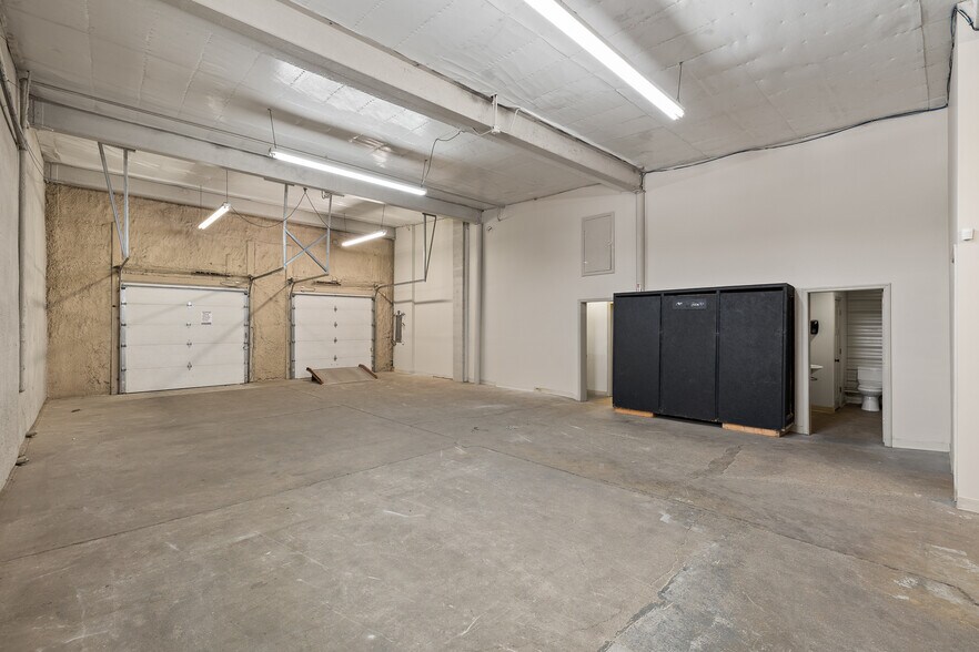More Photos Of 922 W Fourth St, Mansfield Warehouse For Lease