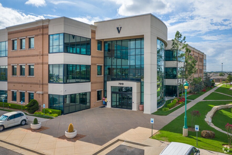 More Photos Of 7919 Mid America Blvd, Oklahoma City Office For Lease