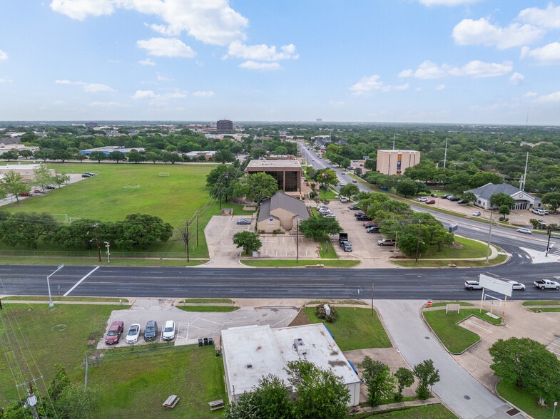 More Photos Of 1215 E Villa Maria Rd, Bryan Office For Sale