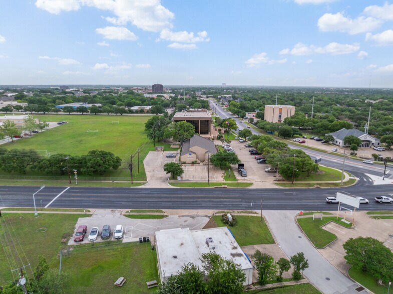 More Photos Of 1215 E Villa Maria Rd, Bryan Office For Lease