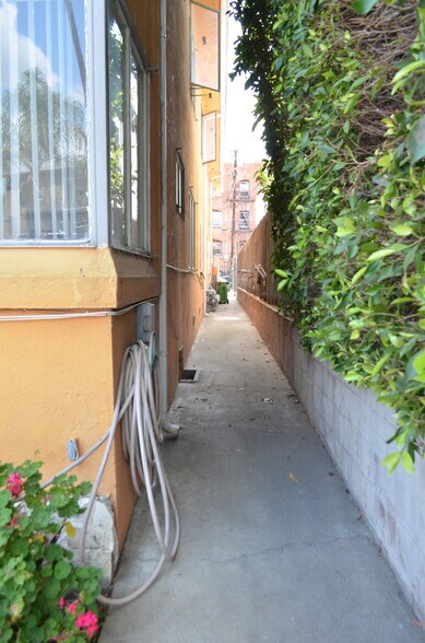 More Photos Of 749 S Berendo St, Los Angeles Apartments For Sale