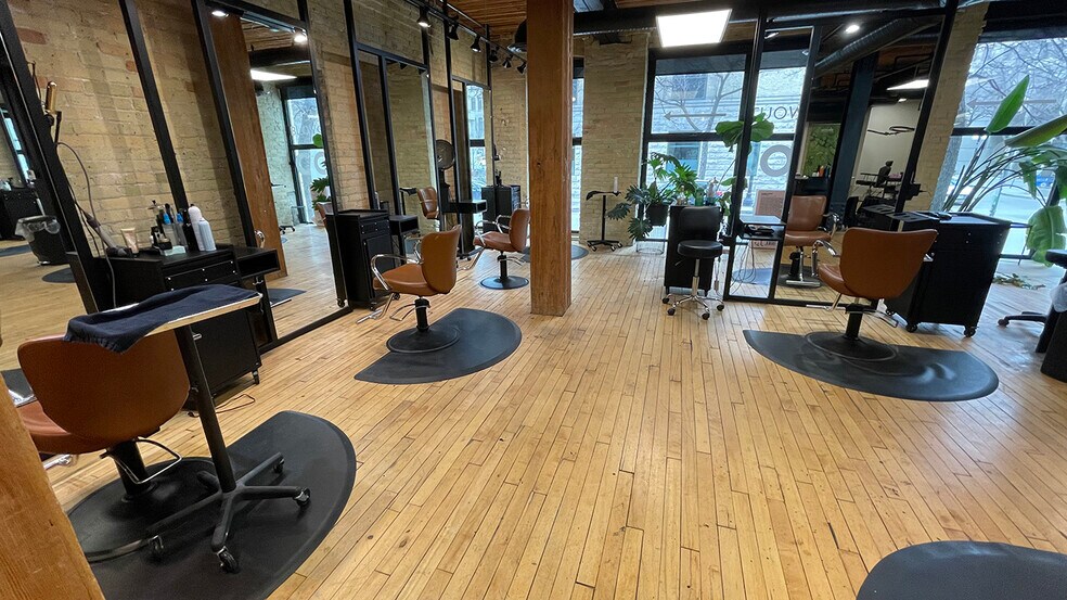 More Photos Of 139 Market Ave, Winnipeg Apartments For Lease