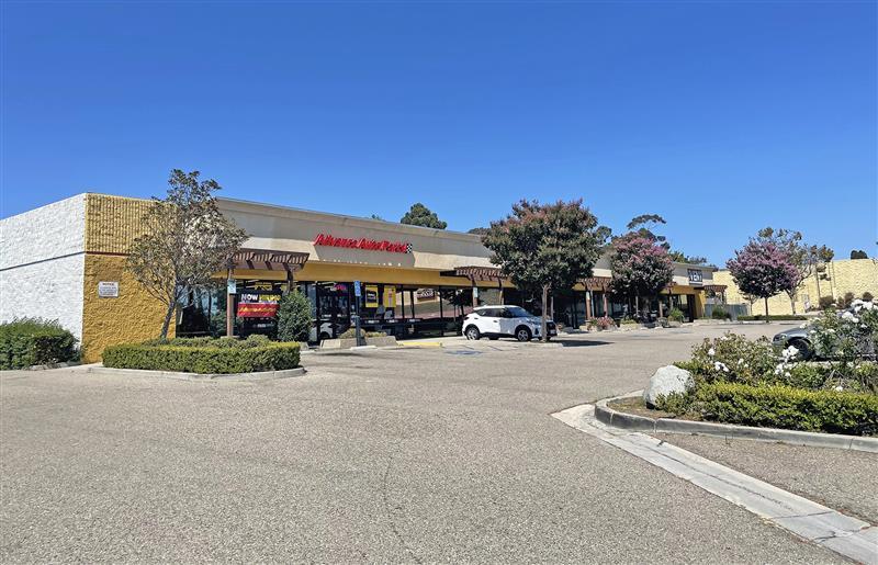 Primary Photo Of 4001-4017 E Main St, Ventura Restaurant For Lease