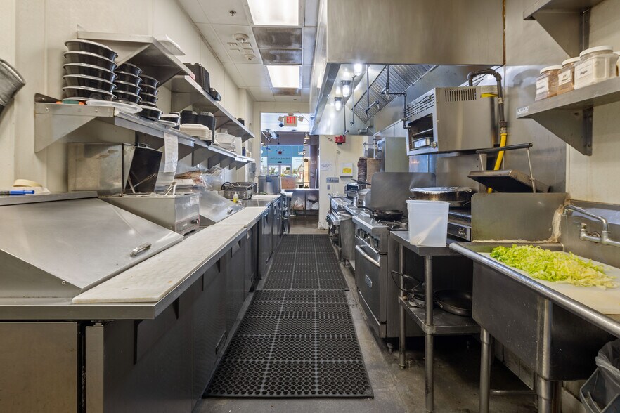 More Photos Of 8266 Firestone Blvd, Downey Restaurant For Lease