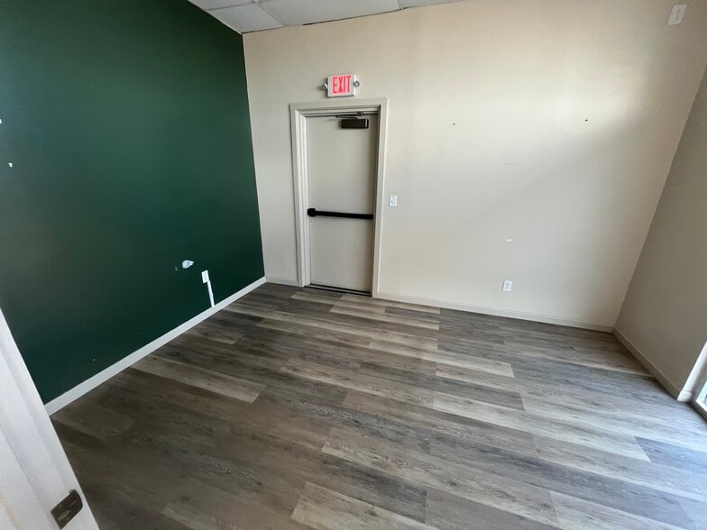 More Photos Of 330-350 Southbridge St, Mooresville Storefront For Lease