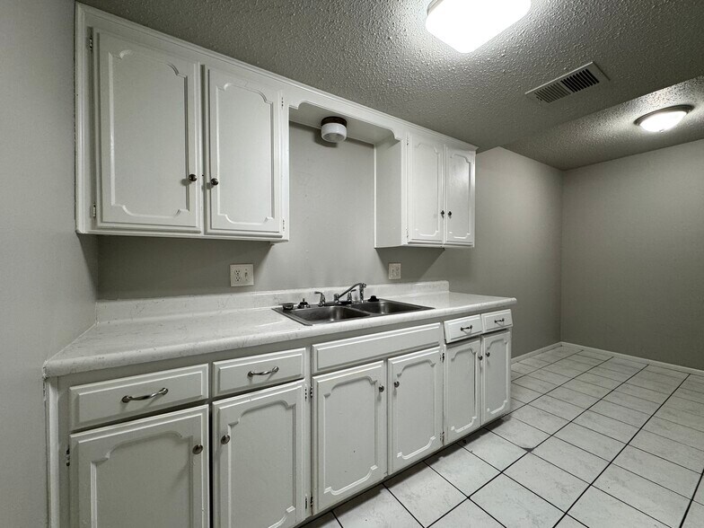 More Photos Of 7413 Melrose Ln, Oklahoma City Apartments For Sale