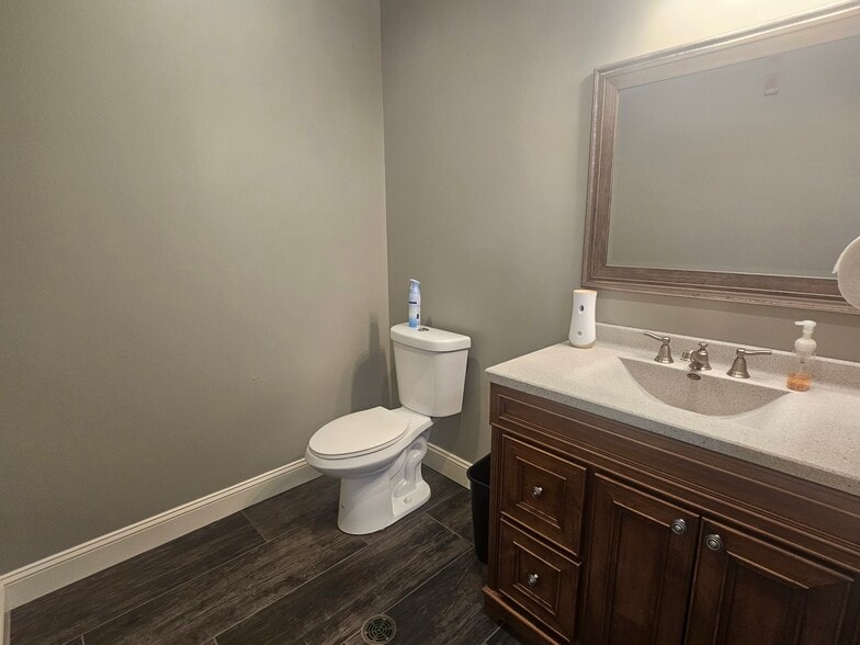 More Photos Of 16007 Executive Dr, Crest Hill Office For Sale