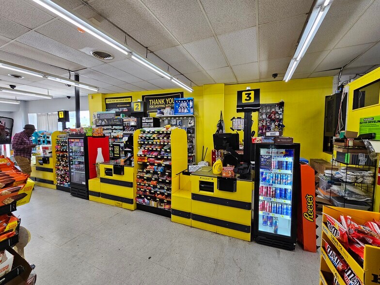 More Photos Of 1308 Washington Ave, Cairo Freestanding For Sale