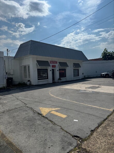 More Photos Of 23 Cherokee Blvd, Chattanooga Parking Lot For Lease