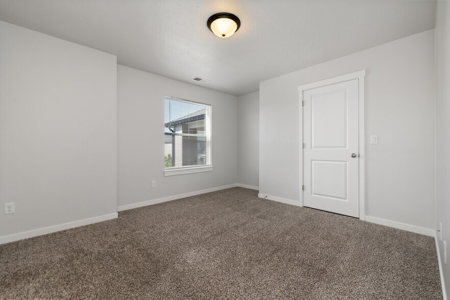 More Photos Of 10890 Blue River Ln, Nampa Apartments For Sale