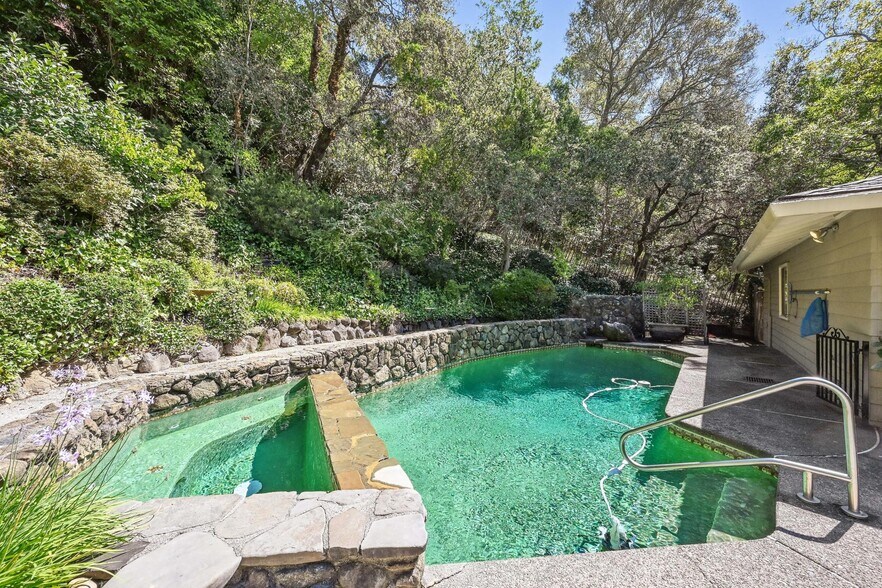 More Photos Of 135 Spring Grove Ave, San Rafael Multifamily For Sale