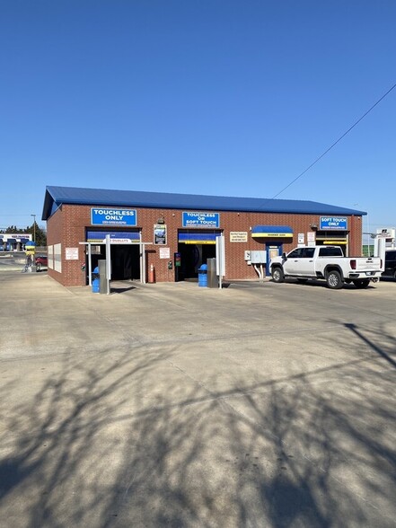 Primary Photo Of 3223 N Kickapoo, Shawnee Carwash For Sale