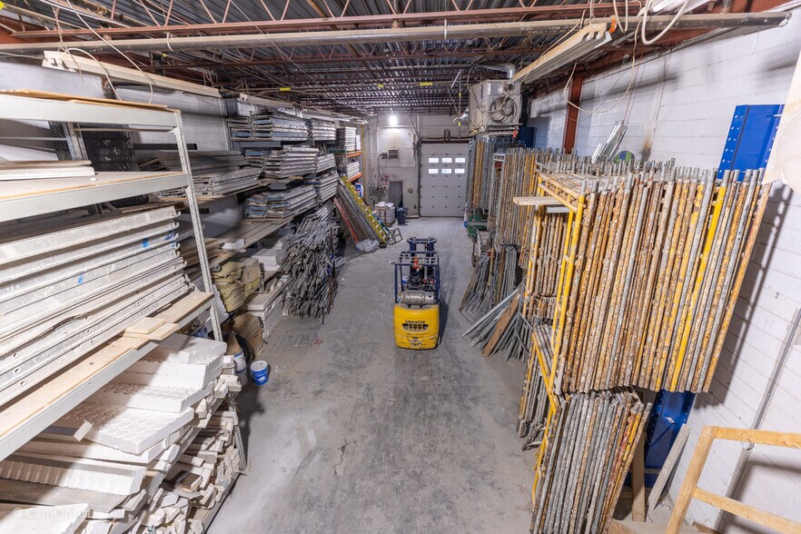 More Photos Of 241 Applewood Cres, Vaughan Light Distribution For Lease