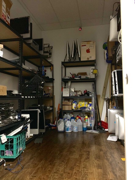 More Photos Of 3305 Mayhill Rd, Denton Unknown For Lease