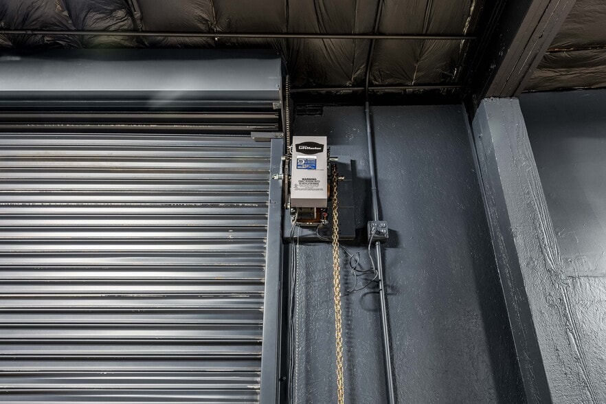 More Photos Of 15131 Illinois Ave, Paramount Warehouse For Sale